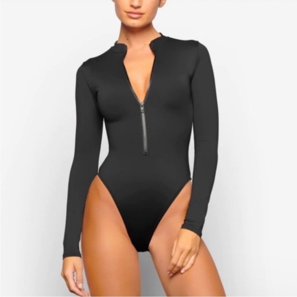 SKIMS FITS EVERYBODY ZIP FRONT LONG SLEEVE THONG BODYSUIT ONYX XL NWT - Picture 1 of 10